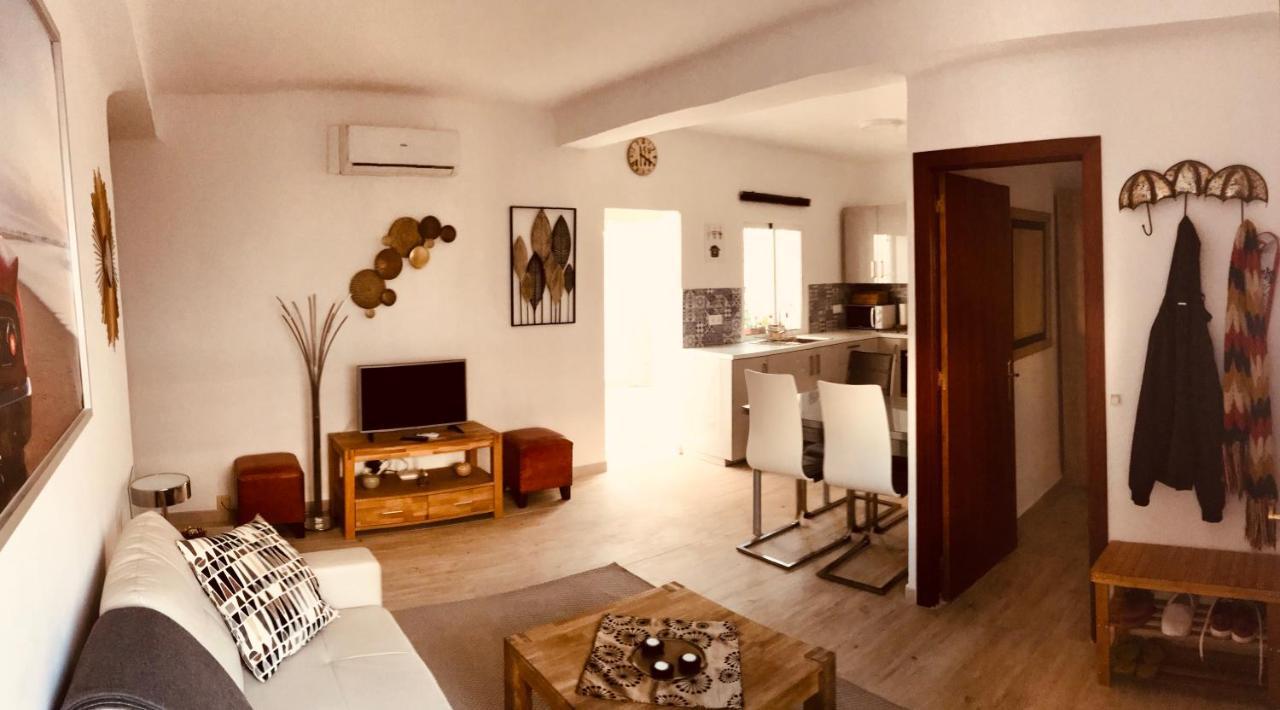 Town House With Patio In Quiet Residential Area 10 Min From Beach Торремолинос Экстерьер фото